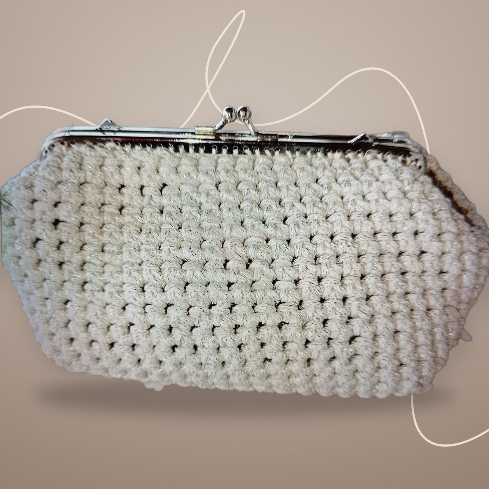 Pochette avorio all’uncinetto con chiusura metallica a scatto